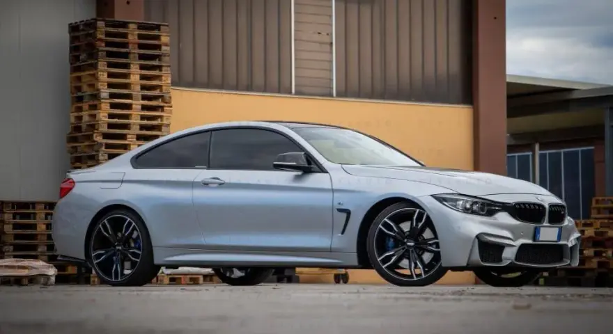 Srebrne BMW: Jakie felgi wybrać, by auto olśniewało? Poradnik Marka Dudka